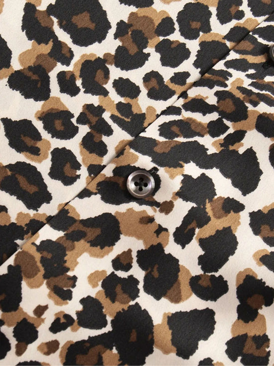 Camicia alla moda con stampa leopardata
